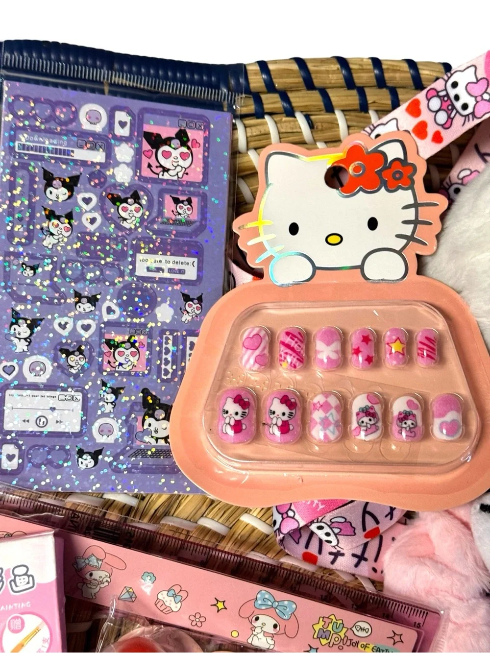 17 Pc Sanrio Hello Kitty & Friends Plush Bag w/Accessories, Arts & Crafts NEW